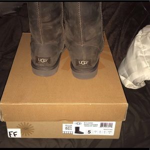 Leather uggs box including